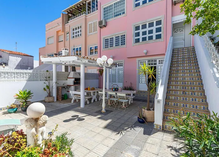Casa Pink Flamingo Spacious Town Centre Villa